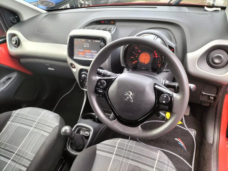 PEUGEOT 108