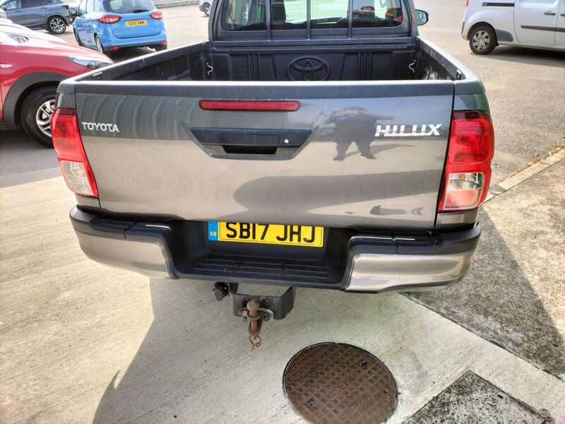 TOYOTA HILUX